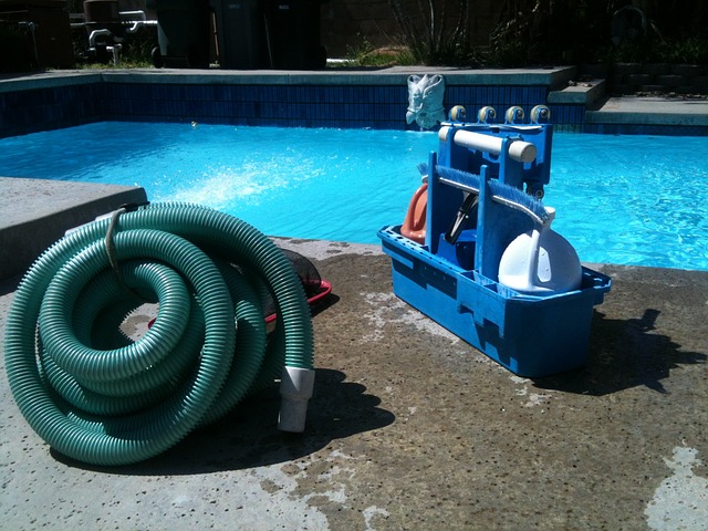 pool cleaning maintenance